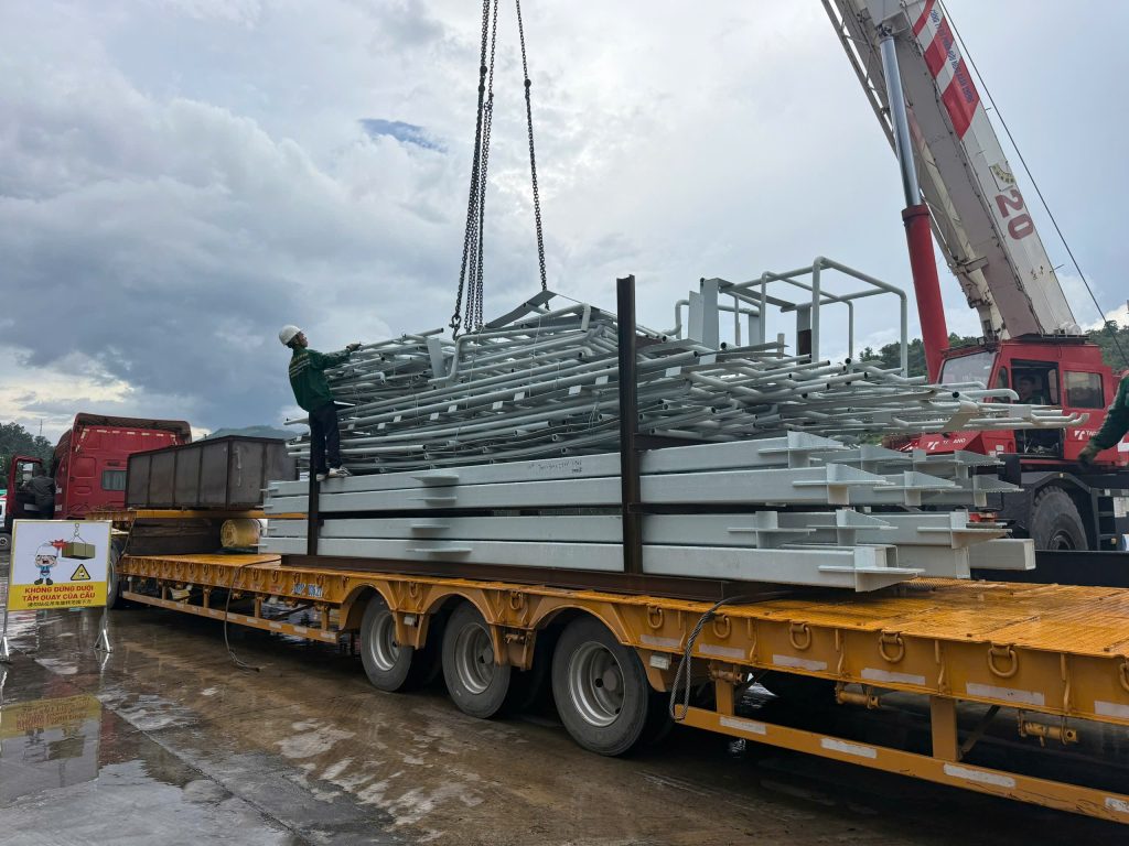 Nâng hạ & xếp dỡ tại hiện trường – Hiển Hưng Logistics